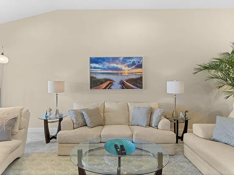 2215 Chesterbrook Ct #203 — Photo 4