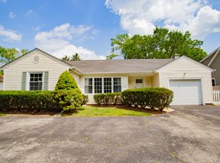 1749 Happ Rd, Northbrook, IL 60062