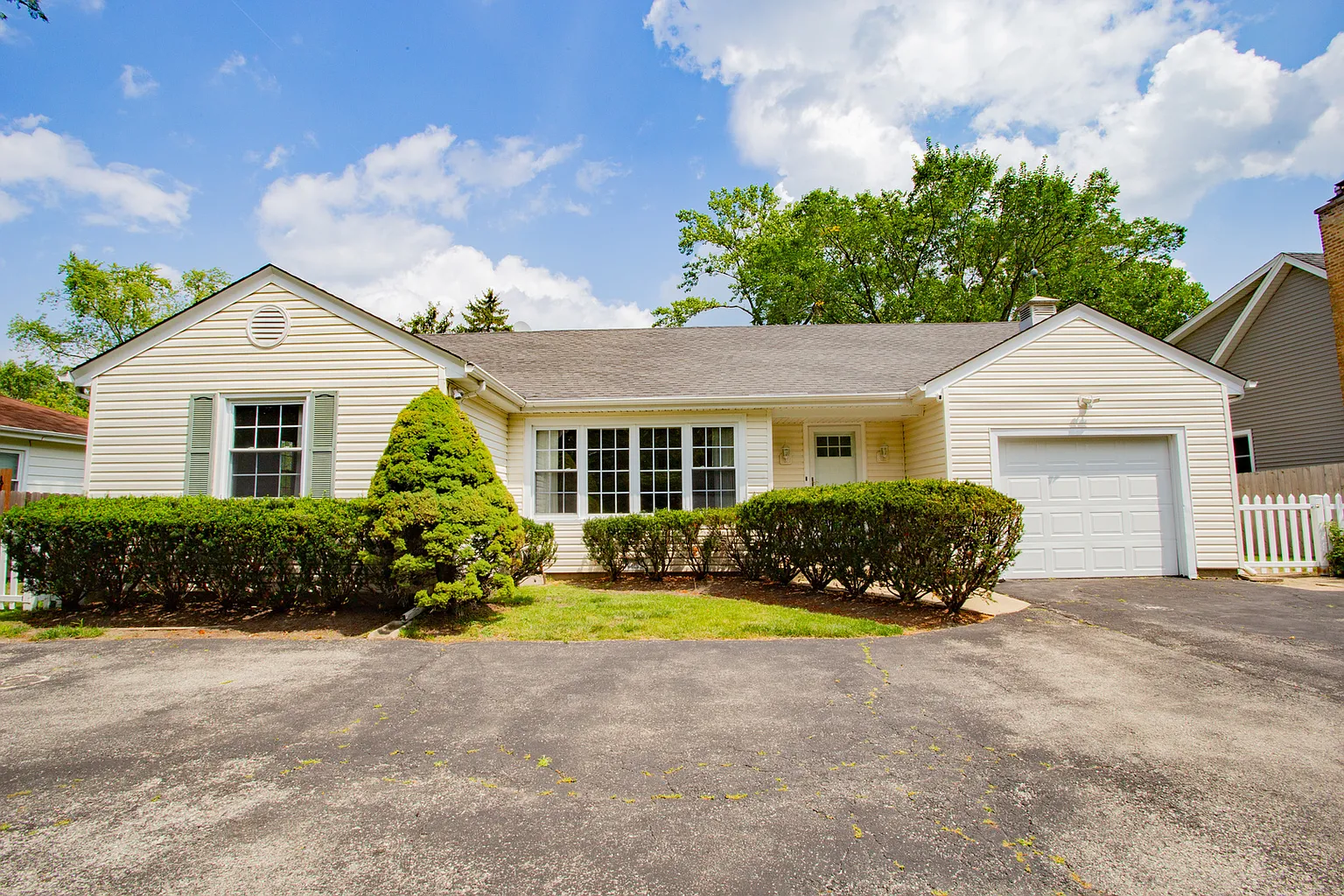 1749 Happ Rd photo 1