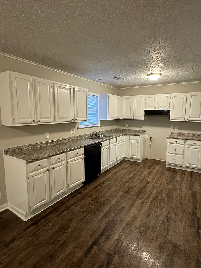 3 bed, 2.0 bath, 1344 sqft, $1,550 — Photo 3