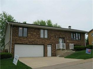 3902 Hillcrest Rd, Dubuque, IA 52002