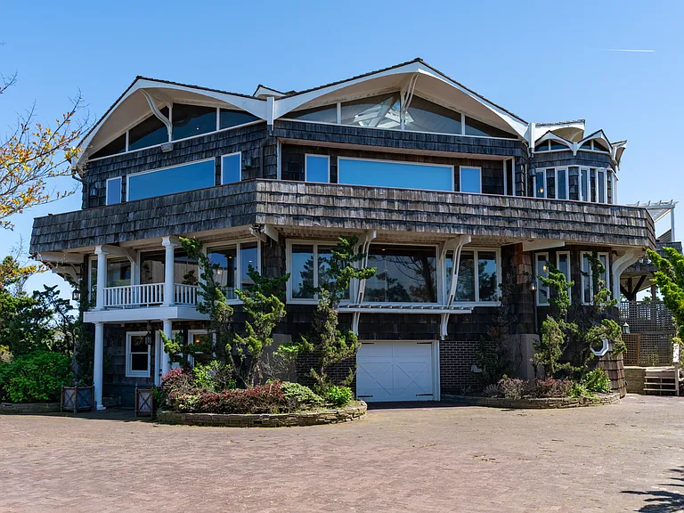 174 Dune Rd — Photo 32