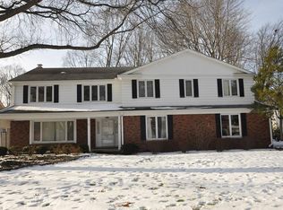 4450 Valley Forge Dr, Fairview Park, OH 44126