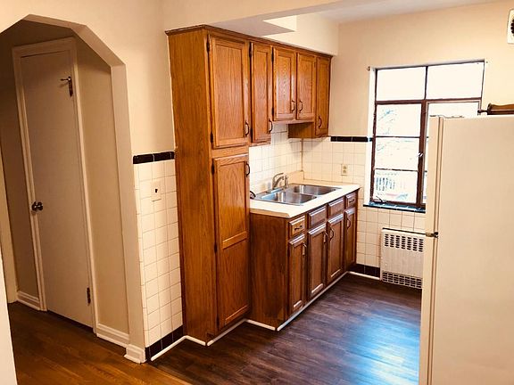 4th image of 704 Saint Joseph Ln APT 6