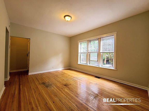 3rd image of 628 W Barry Ave #B628-s1