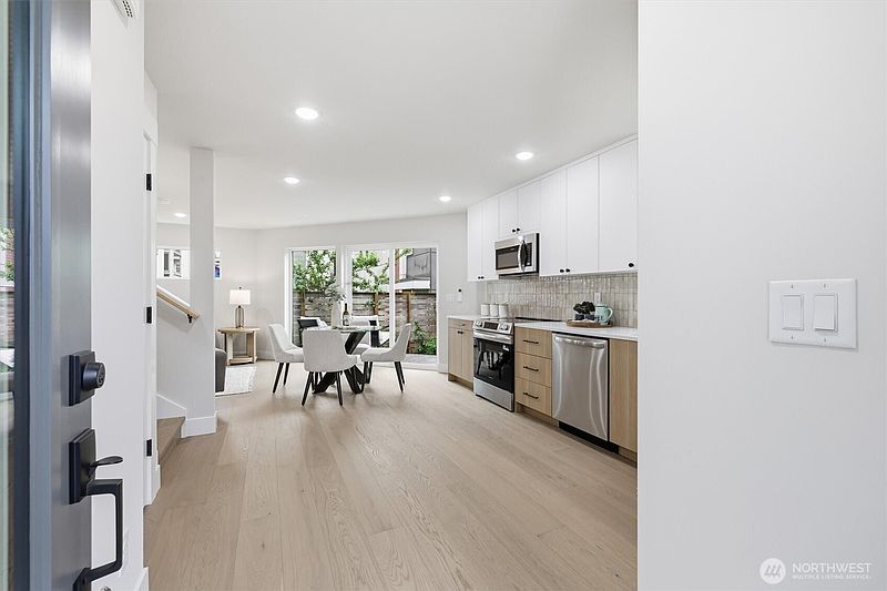 3rd image of 1409 29th Avenue