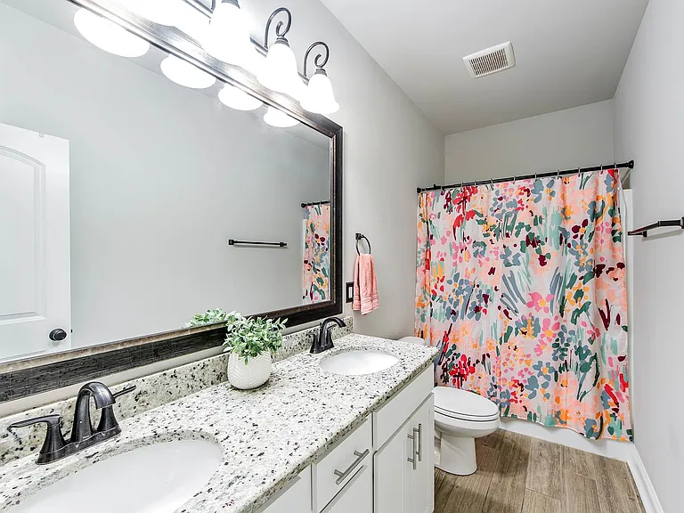 110 Devon Ct — Photo 15