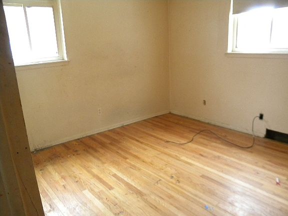 3rd image of 1705 Roosevelt Blvd