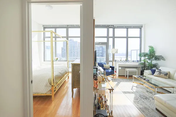 Rented by Warburg | media 2