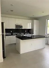 3 bed, 3.5 bath, $3,400 — Photo 4