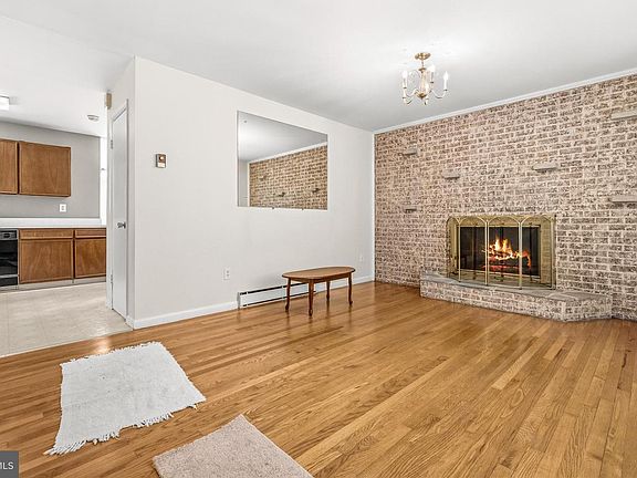 4th image of 12404 Wallace Ln