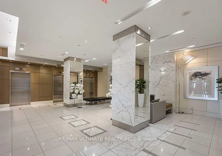 500 Saint Clair Ave W #605 — Photo 4