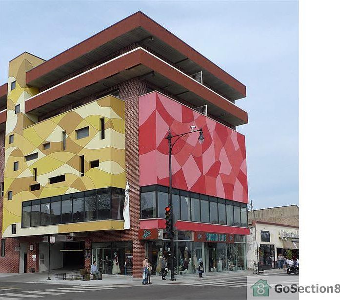 1st image of 6411 N Rockwell St #604