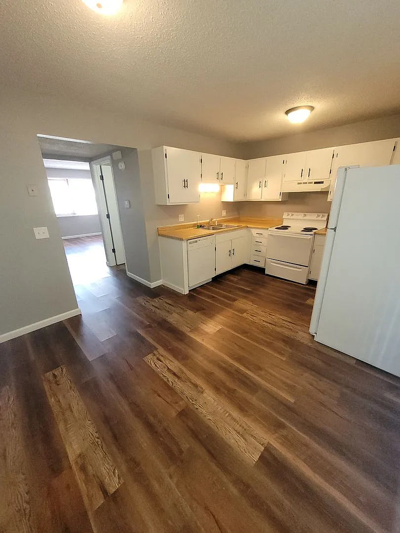 Cross Creek Apartments — Photo 3