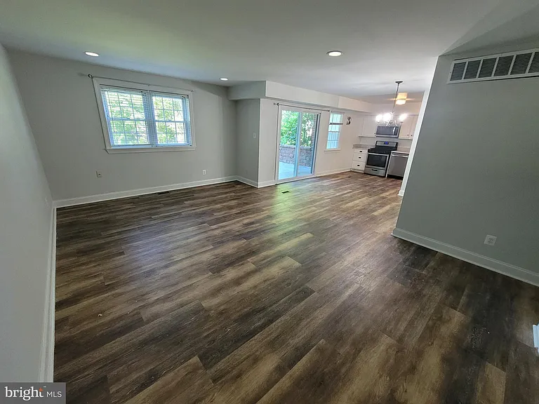 367 Homeland Southway #1B — Photo 2