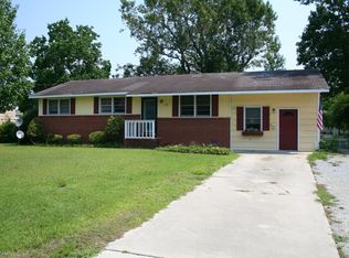 708 Phillips Dr, Swansboro, NC 28584