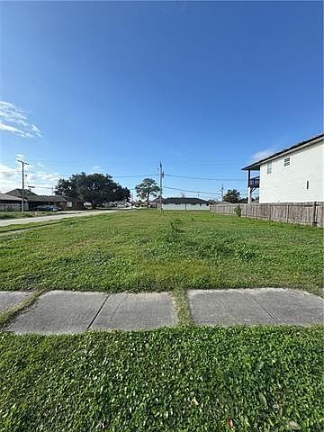 1st image of 700 Cougar Dr