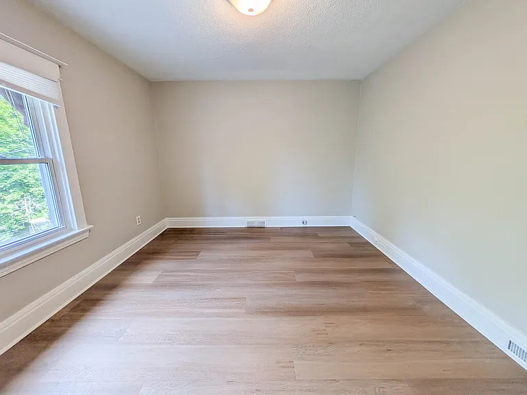 6 Wolseley Ave #2 — Photo 10
