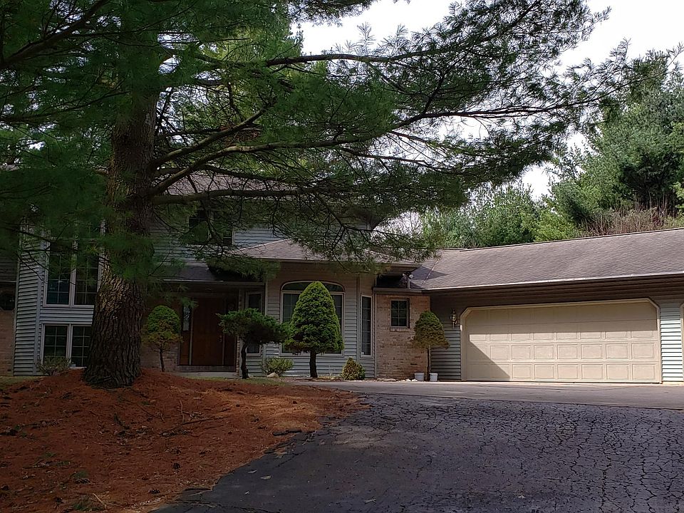1st image of 106 Carriage Hill Dr