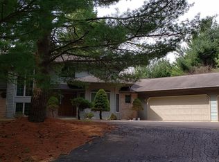106 Carriage Hill Dr, Battle Creek, MI 49017