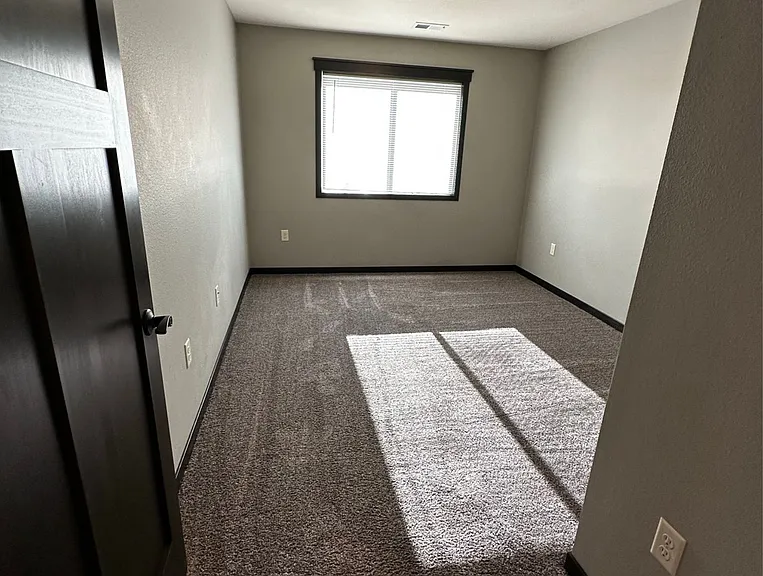 1614 Keanan Ln — Photo 5