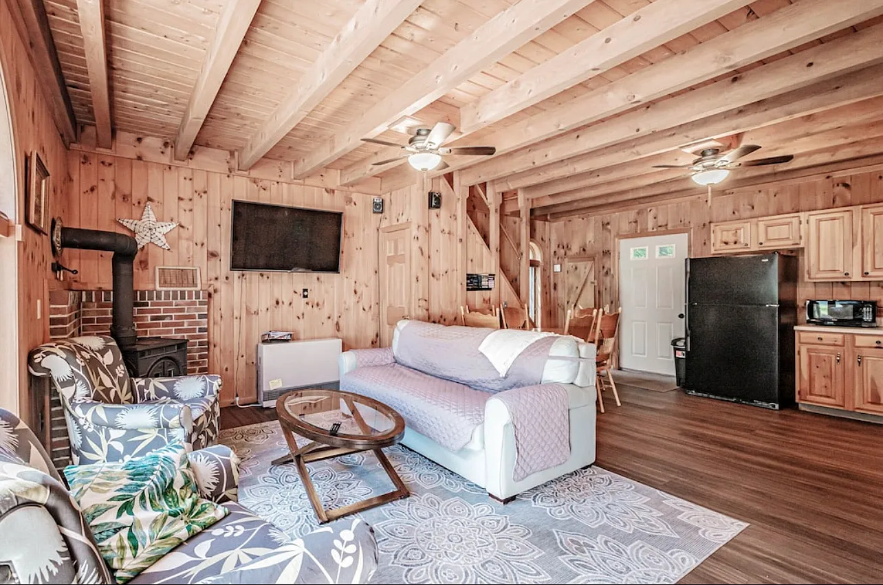 2 bed, 1.5 bath, 1100 sqft, $1,650 — Photo 1