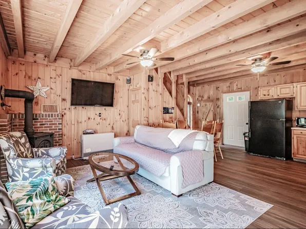 55 Ossippee St, Sebago, ME 04029