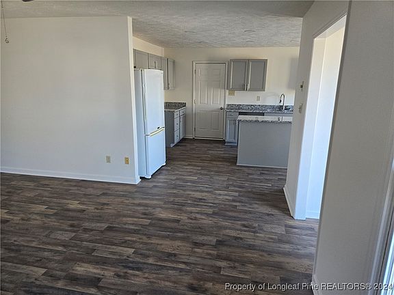 4th image of 819 Eastchester Pl