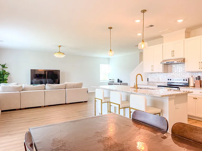 106 Wildflower Ln — Photo 3