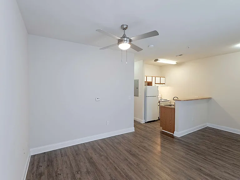 Ashbury Square Apartments — Photo 48