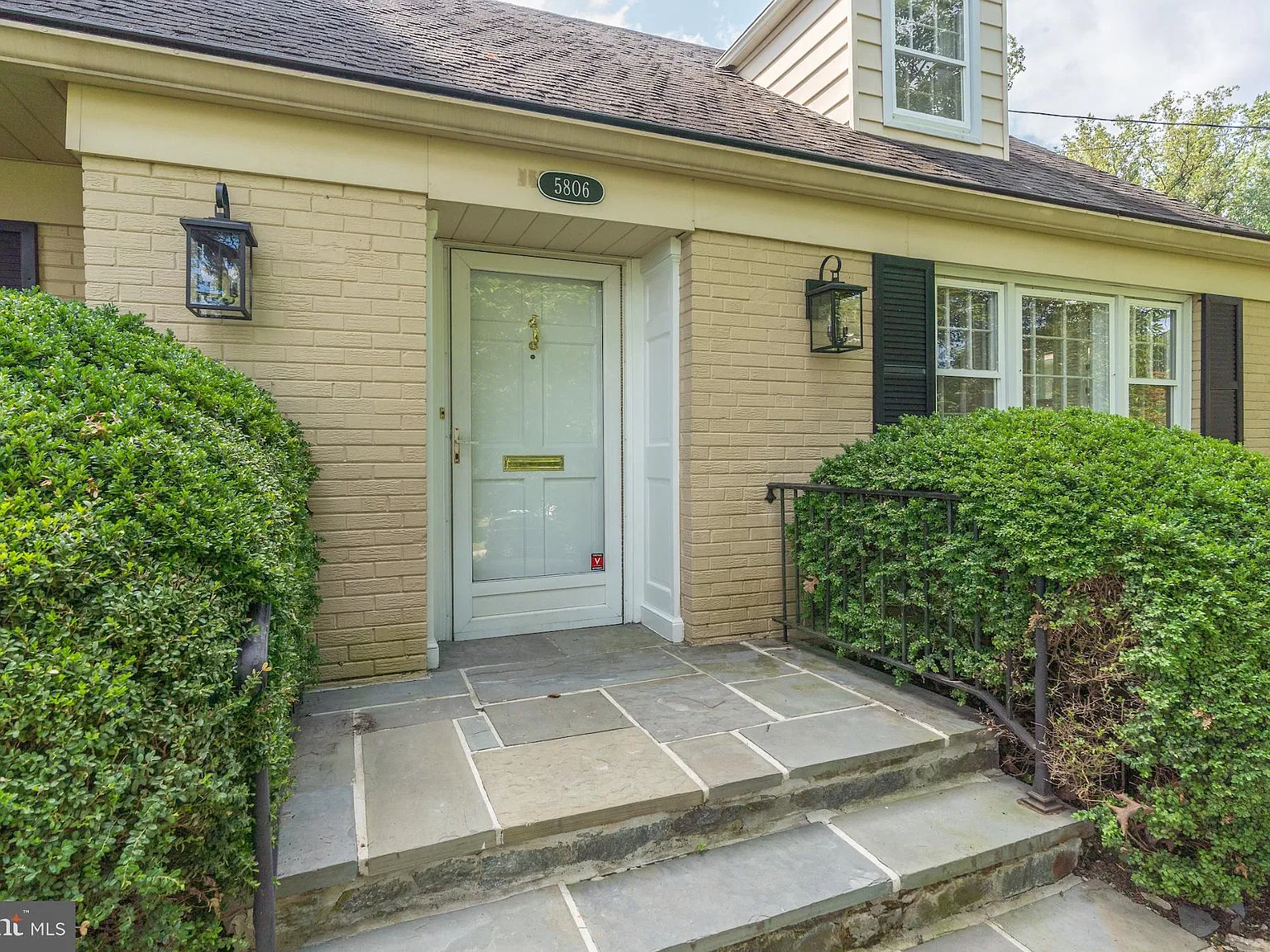 4 bed, 2.5 bath, 1851 sqft, $5,499 — Photo 3