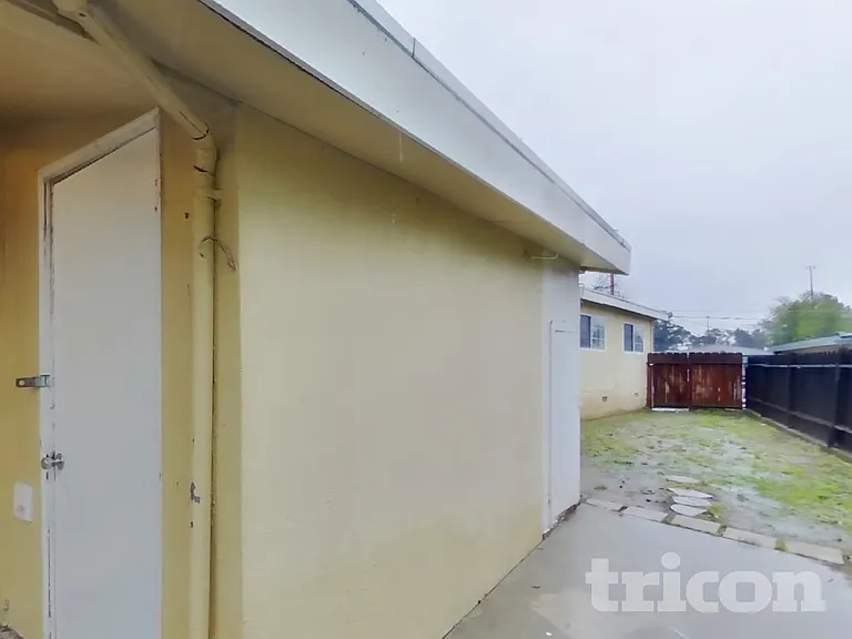 304 Robert St — Photo 15