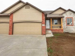 1213 N Lake Ridge Cir, Derby, KS 67037