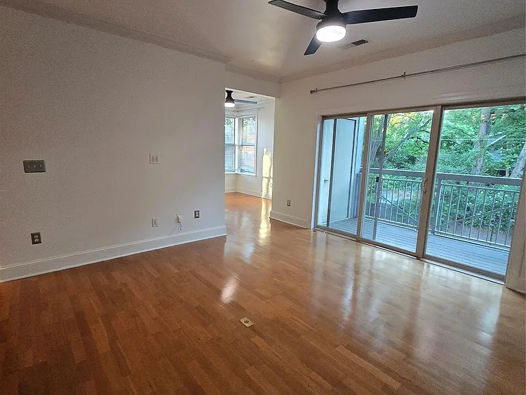 630 Calvert St #206 — Photo 8