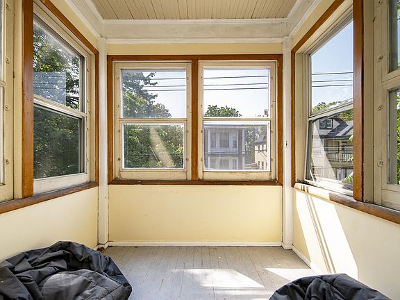 5th image of 2302 12th St #2