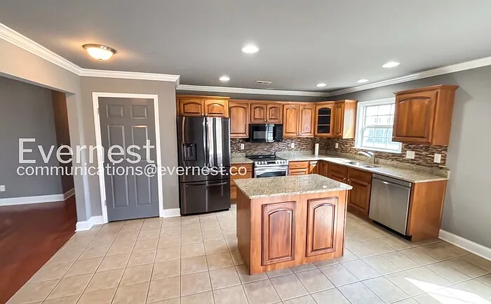 3 bed, 2.0 bath, 1702 sqft, $2,145 — Photo 4