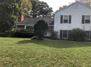 11 Santa Anna Dr, Poughkeepsie, NY 12603