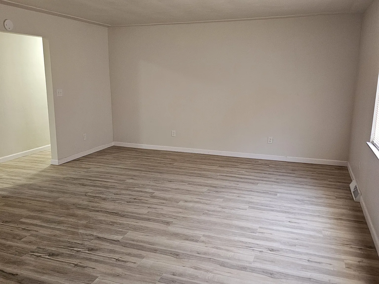 2 bed, 1200 sqft, $1,200 — Photo 4