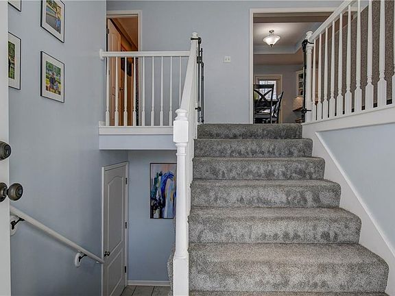 3rd image of 216 NE Topaz Dr