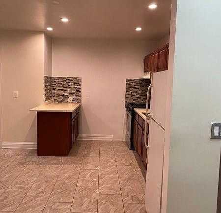 2nd image of 50 Isabella Ave #6