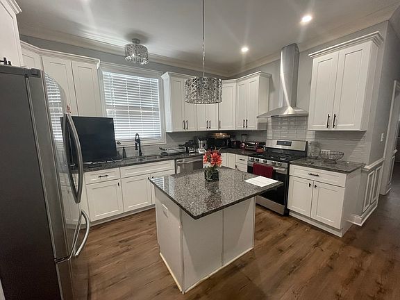 4th image of 2315 S 59th Ct