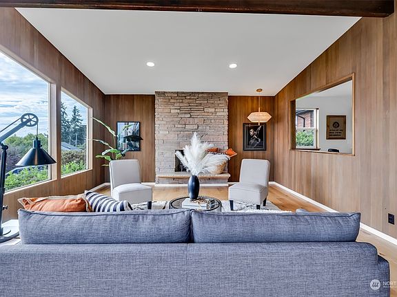 3rd image of 12137 Marine View Drive SW