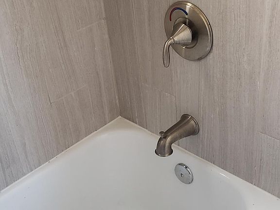 5th image of 511 W Belmont Ave APT 2