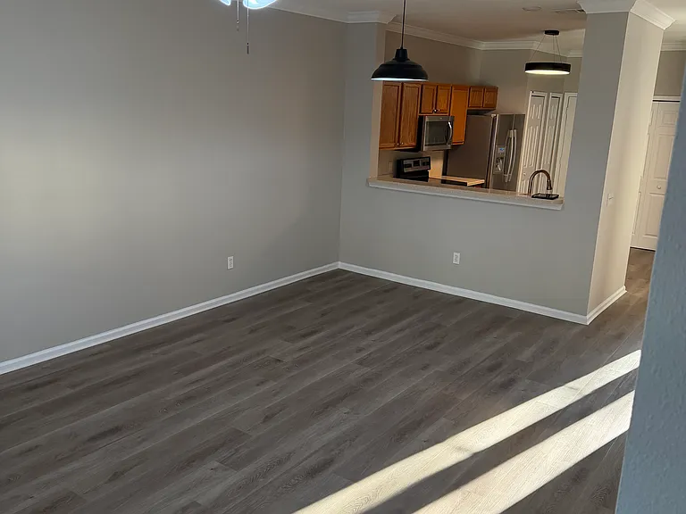 875 Southern Creek Dr — Photo 3