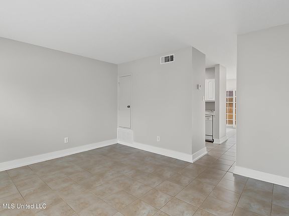 5th image of 413 Kahler St APT 13
