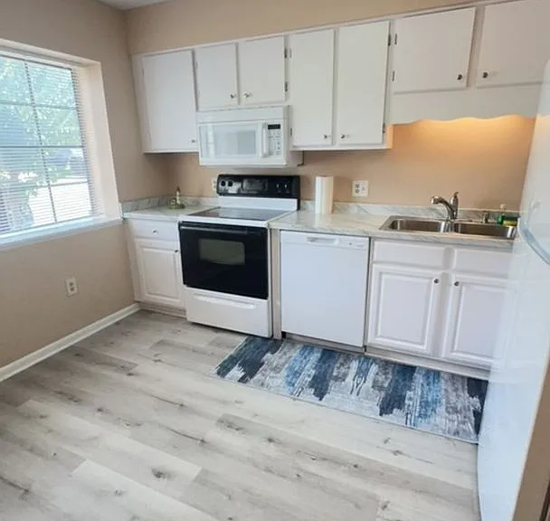 1208 Pinegrove Dr #D — Photo 3