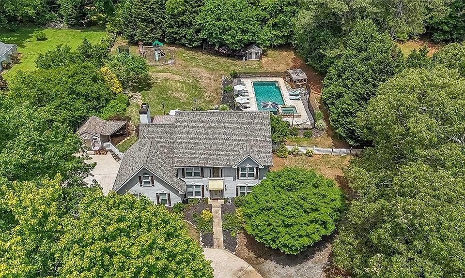 1st image of 4135 Creekwood Dr
