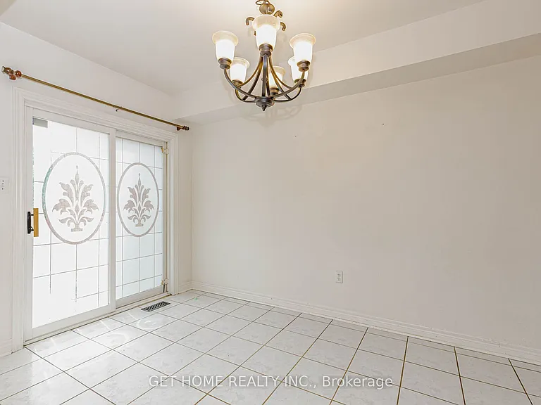 147 Foxchase Ave W — Photo 16