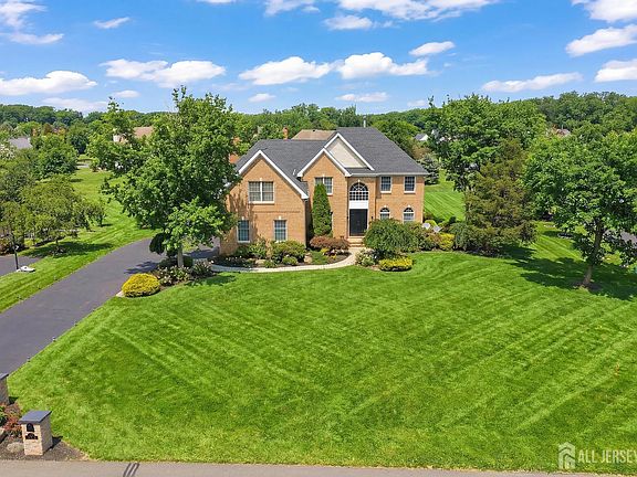 2nd image of 14 Barnyard Ct