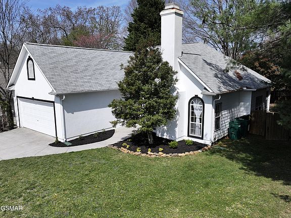 3rd image of 1600 Wynrush Cir